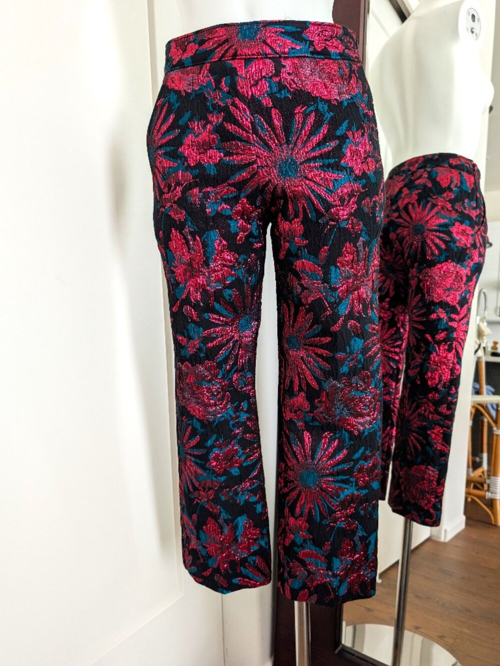 NWT Trina Turk 00 High Rise Crop Flare Pants XXS Flat Front Black Pockets Party